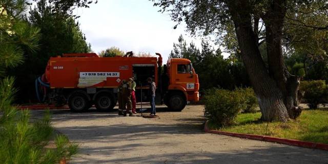 В Керчи приступили к прочистке большой ливневой канализации